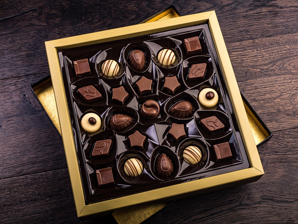 Assorted Chocolate Black And Gold Gift Box, 260g